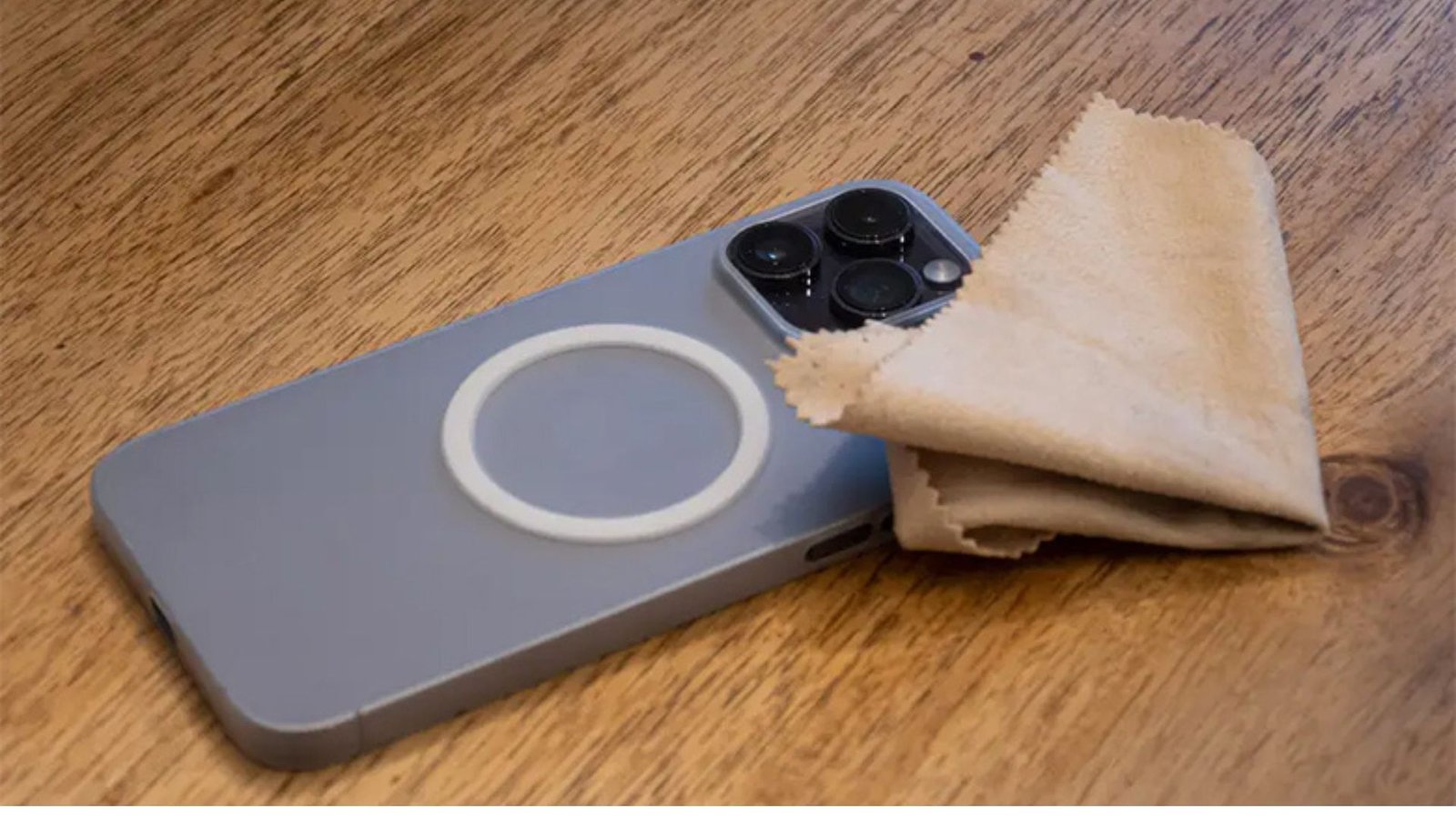 vệ sinh camera iPhone